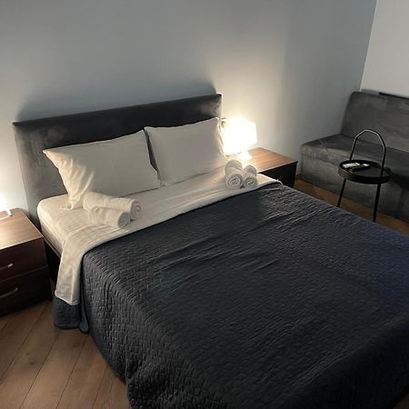 Yerevan Downtown Luxe Apartment ภายนอก รูปภาพ